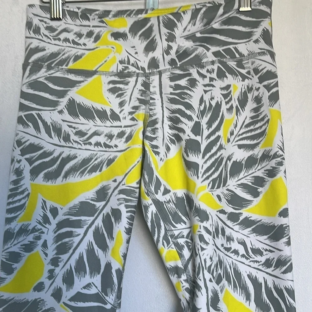 Alo Yoga Airbrush Palm-Printed Sport Leggings Size M 28” Inseam Full Length EUC